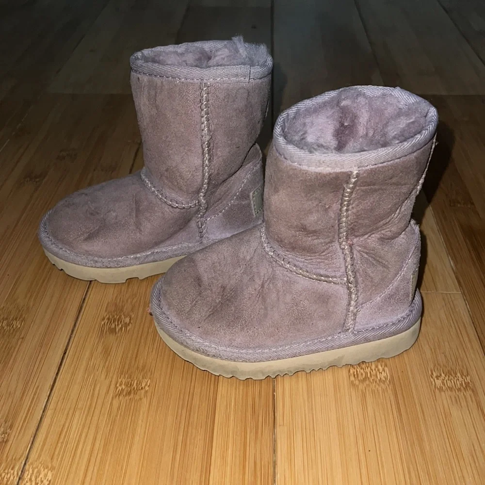 Lilac UGG boot for toddler girl